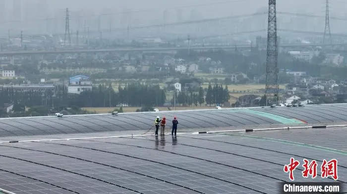 江苏最大跨度弧形光伏建筑一体化项目建成并网。　国网江苏省电力有限公司供图