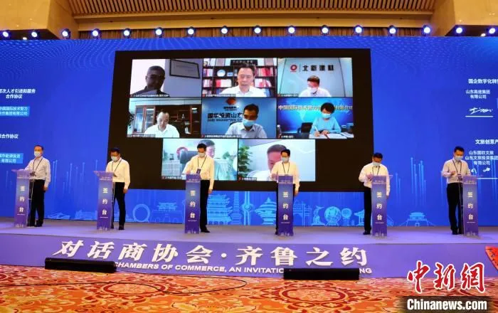 当天，活动现场共签约协议和项目50个。　沙见龙 摄