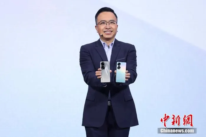 荣耀CEO赵明。