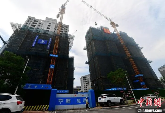 资料图：开发建设中的房地产楼盘。 中新社记者 张斌 摄