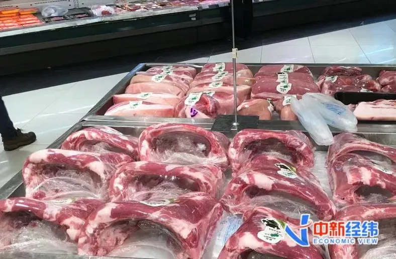 超市货架上的猪肉。中新经纬 王永乐 摄