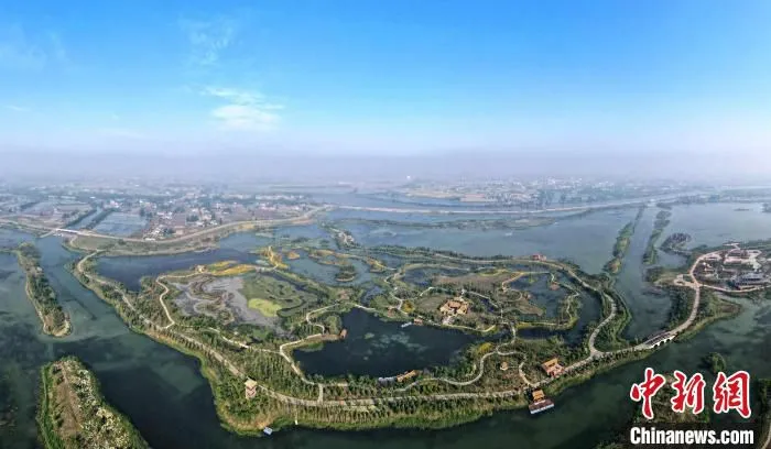 航拍扬州新晋网红打卡地北湖湿地公园。　孟德龙 摄