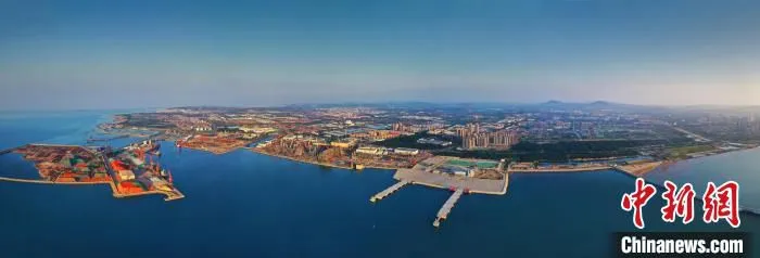 近年来，蓬莱已先后布局了30万吨级深水港、220千伏电源输出线路等配套设施。　蓬莱工信部门供图