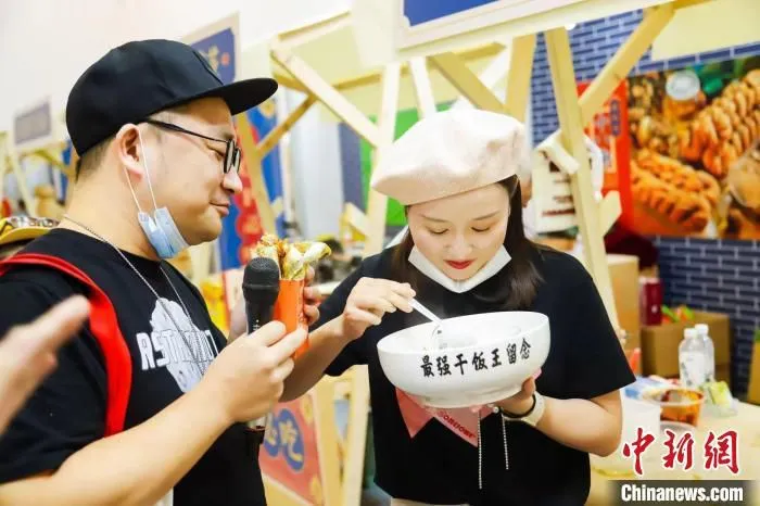 资料图。某美食展现场。张为安 摄
