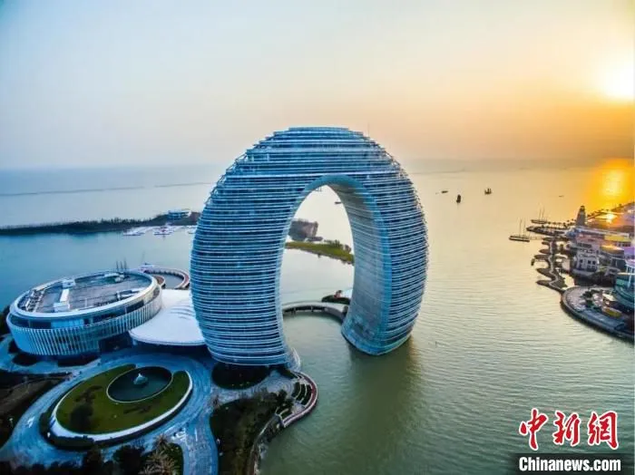 湖州城市地标“月亮酒店”。　南太湖新区供图