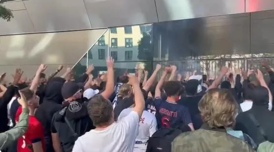 巴黎极端球迷组织声明：摆脱寄生虫球员，降低票价&amp;名宿进管理层