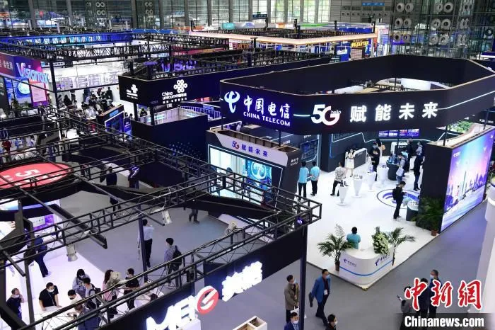 图为中国电子信息博览会一号馆。　记者 陈文　摄
