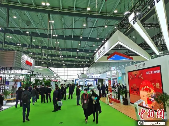 筑博会吸引了多家企业参展。　向一鹏 摄