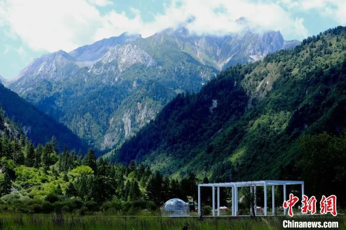 九寨沟县爱情海景区。　王磊 摄