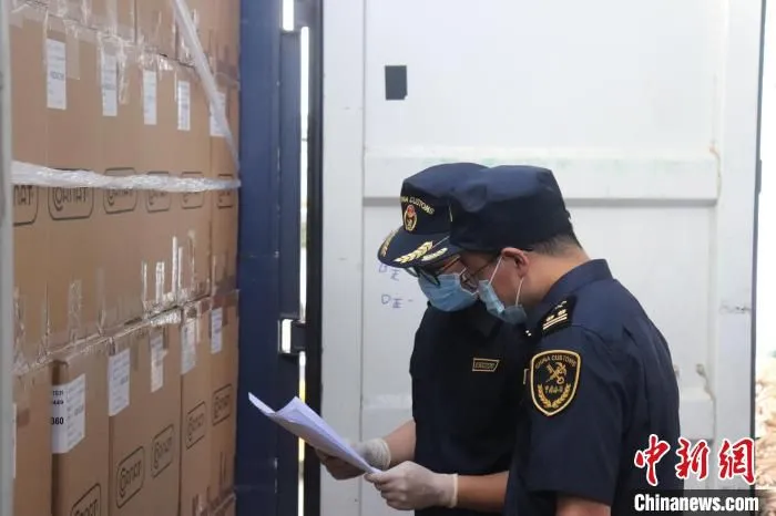 图为贵阳海关监管中欧班列货物。贵阳海关供图 贵阳海关供图 摄