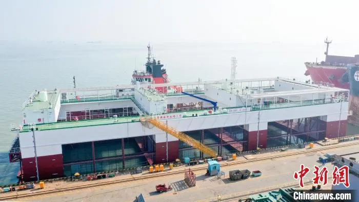 海南首座半潜式深远海智能养殖旅游平台“普盛海洋牧场1号” 钟伟 摄