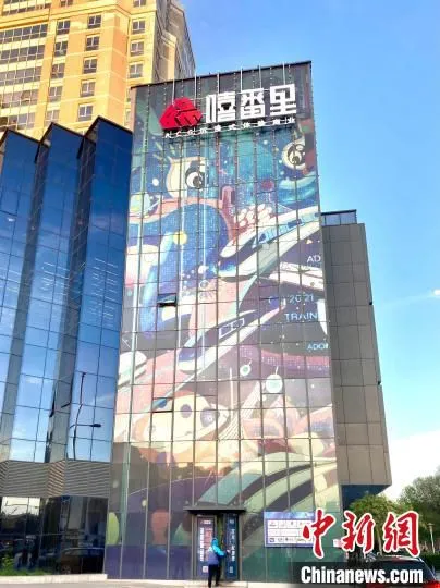 图为BOM嘻番里主题商业区。　徐婧 摄