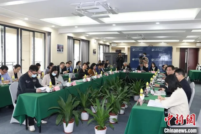 1月23日， RCEP区域发展媒体智库圆桌论坛以线上线下相结合的方式在海口召开。主办方供图