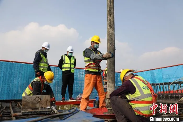 南京至马鞍山城际铁路首墩顺利完成浇筑 许谦 摄