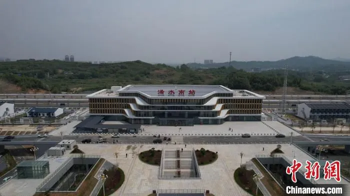 图为，黄黄高铁浠水南站 武汉铁路局供图