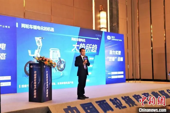 图为与会专家作主旨演讲。　叶茂 摄