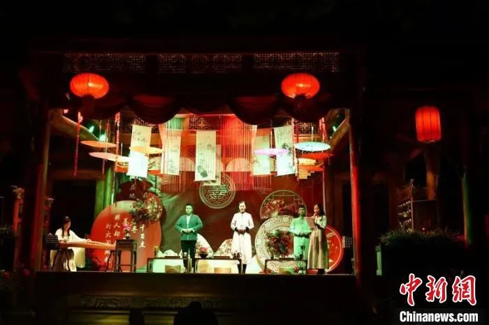 阆中民俗节目表演。　阆中市委宣传部供图 摄