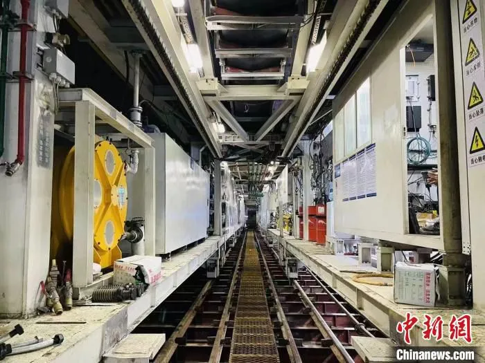 图为重庆地铁4号线西延伸段施工现场。　重庆市住房和城乡建设委员会供图