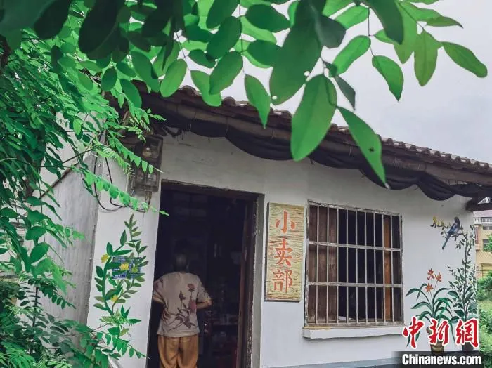 麻阳县宋家湾村特色墙绘。　谭雅丽 摄