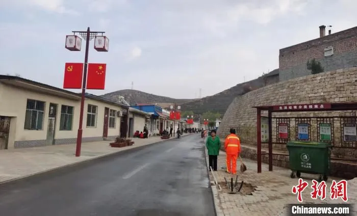 在兴县固贤乡固贤村，小乡村同样发生大变化。　吴琼 摄