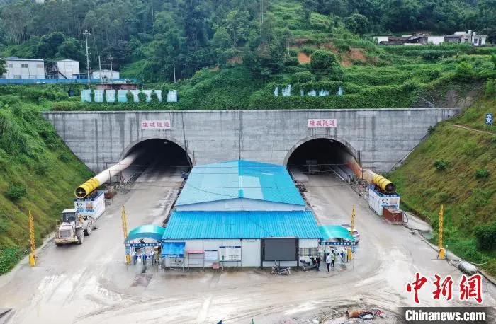 浦清高速碓碱隧道出口。　广西中交浦清高速公路有限公司供图