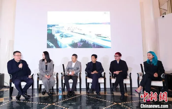 开幕论坛以“跨界与融合，艺术与年轻人对话的新语法”为主题。　陈静 摄