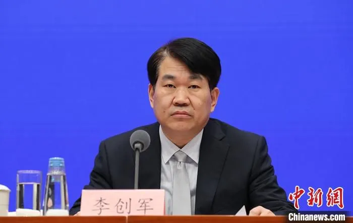 3月30日，国务院新闻办公室举行新闻发布会，国家能源局新能源和可再生能源司司长李创军介绍中国可再生能源发展有关情况，并答记者问。
中新社记者 杨可佳 摄