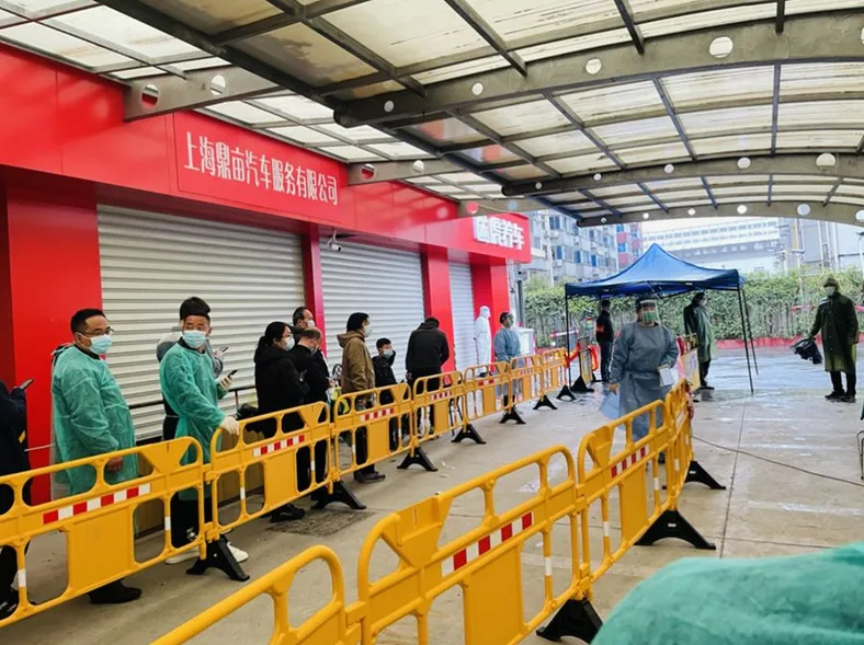 途虎养车工场店大叶公路店成为临时核酸检测点。