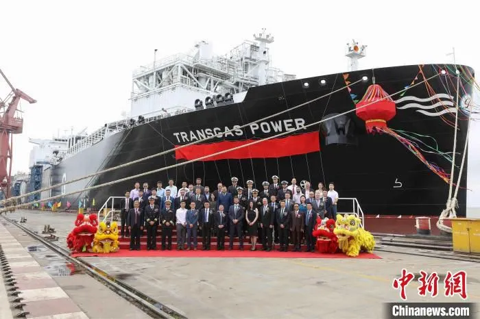 该船在中国船舶长兴造船基地命名为“TRANSGAS POWER”号。　张黎 摄