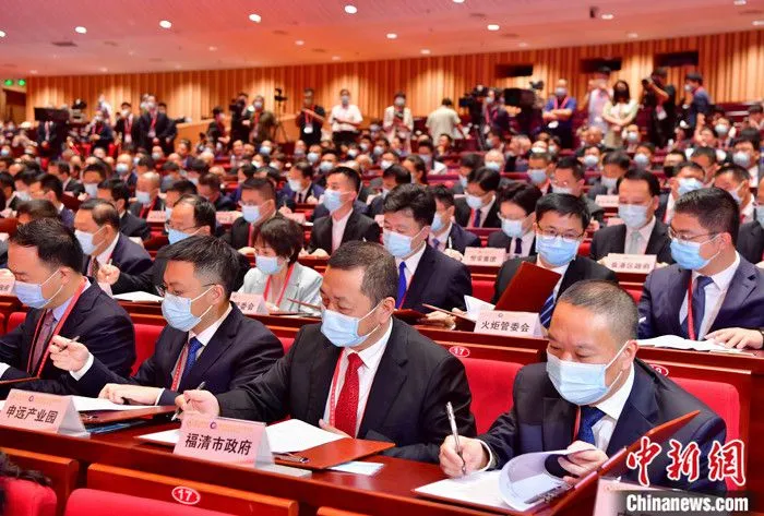 图为签约仪式现场。 中新社记者 张斌 摄