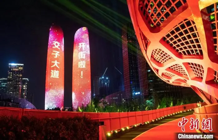 成都“天府双塔”。　刘忠俊 摄