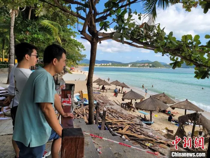 大东海西侧一线几乎全在施工范围区。　王晓斌 摄