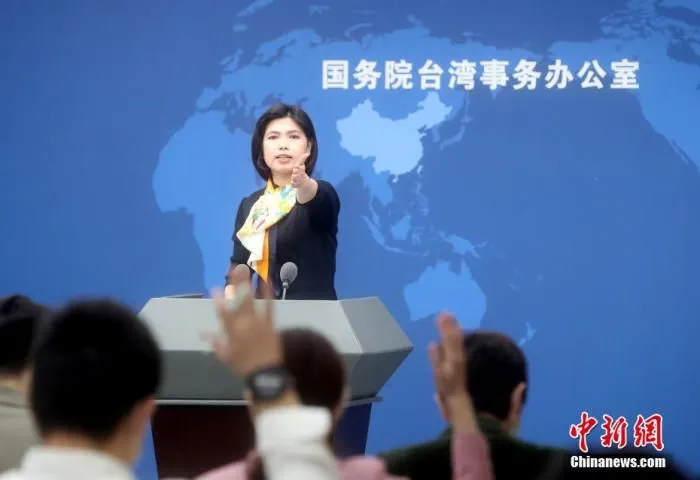 3月16日，国务院台办在北京举行例行新闻发布会，发言人朱凤莲介绍《关于做好台湾居民在服务贸易创新发展试点地区申请设立个体工商户工作的通知》时表示，新措施出台后，台湾居民在服贸创新发展试点地区申设个体工商户的经营范围，将由24项大幅扩展至122项行业领域。 中新社记者 张宇 摄