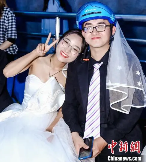 举办外卖骑手群体集体婚礼，旨在推动形成全社会共同关注和关爱外卖骑手和新业态职工群体的良好氛围。