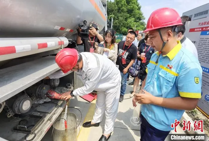 14日，中国石油江苏销售公司开放日活动在江苏省盐城市举办。　朱晓颖 摄