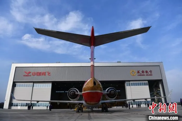 中国商飞国产民机维修基地24日在成都投运。　张浪 摄