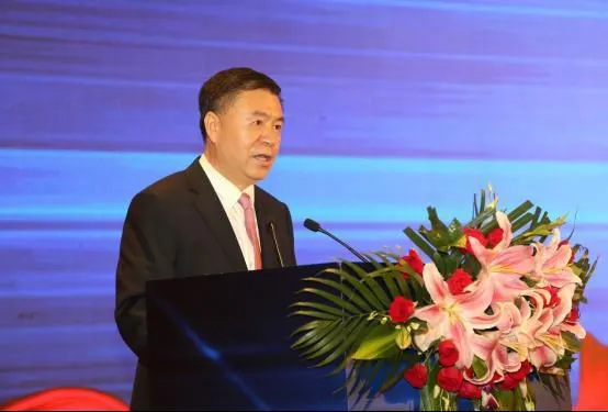 中国煤炭地质总局党委书记、局长赵平宣读倡议