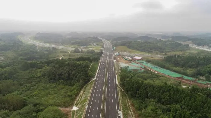 图为天府机场高速南线。四川省交通运输厅供图