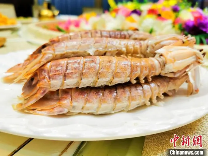 白灼”长颈“濑尿虾 李晓春 摄