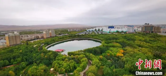 2020年9月下旬，东湖景区已成嘉峪关名副其实的“加湿器”。(资料图) 魏建军 摄