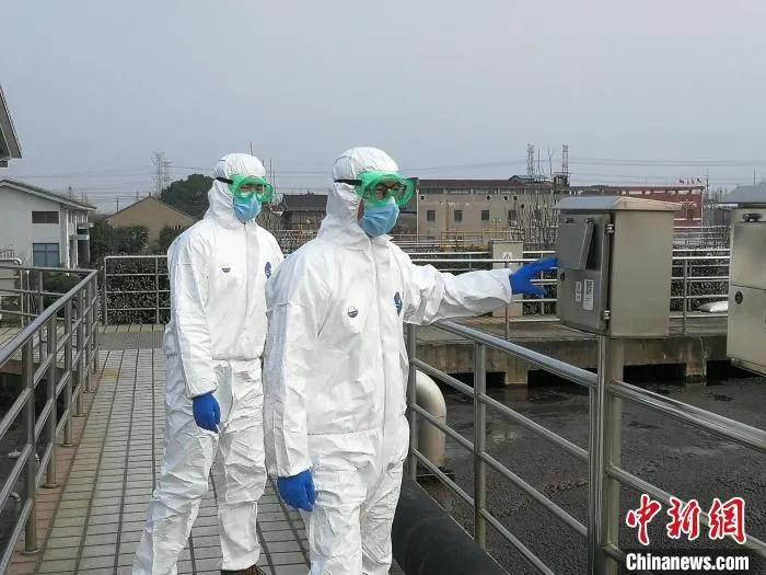马跃峰查看污水处理厂运转状况 崇福污水厂供图