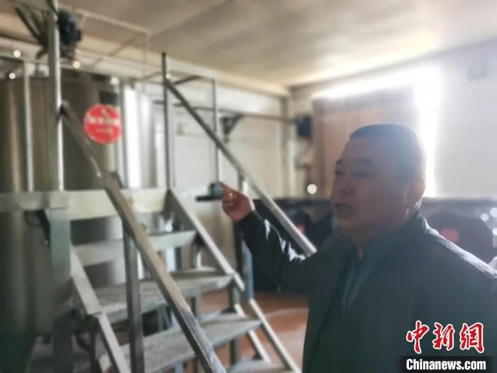 图为当地醋厂。　李爱平 摄
