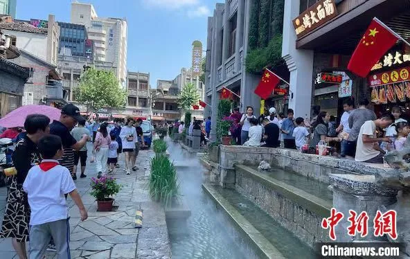 国庆假期里的温州纱帽河 翁卿仑 摄 国庆假期里的温州纱帽河 翁卿仑 摄
