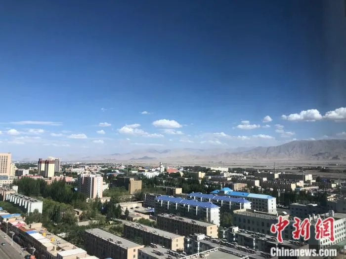 俯瞰格尔木市景色。 中新网 左宇坤 摄