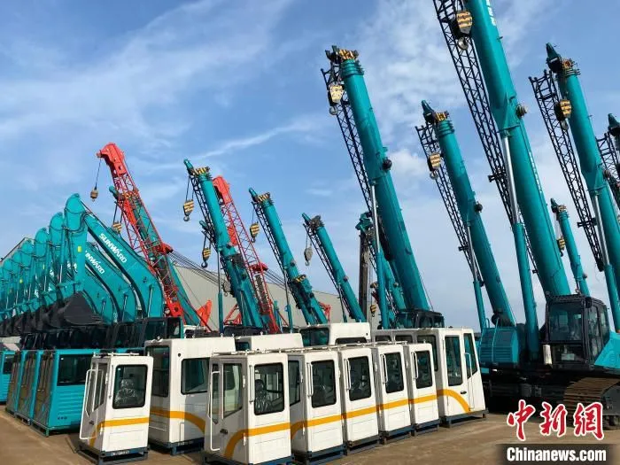 山河智能相关产品展示。　王昊昊 摄