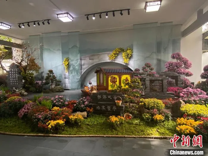 作品《畅游双西 共享繁华》。　王题题 摄