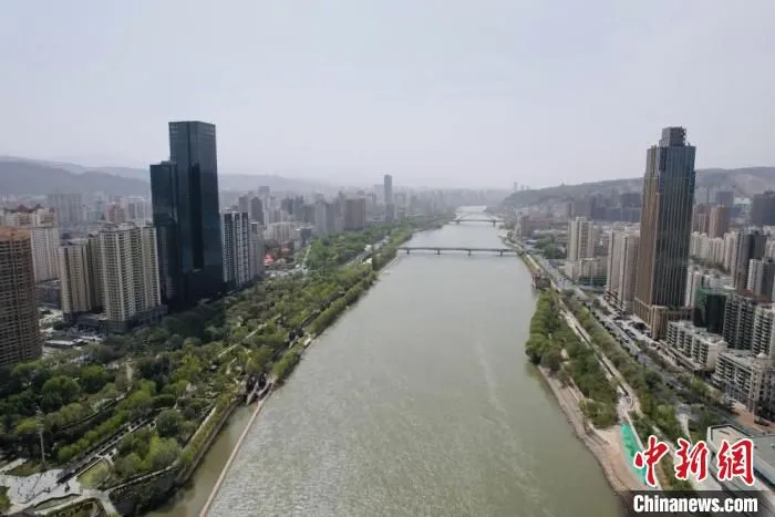 兰西城市群是黄河流域城市群“一沿九鼎”都市圈格局重要组成部分。图为黄河穿过兰州市。(资料图) 高莹 摄