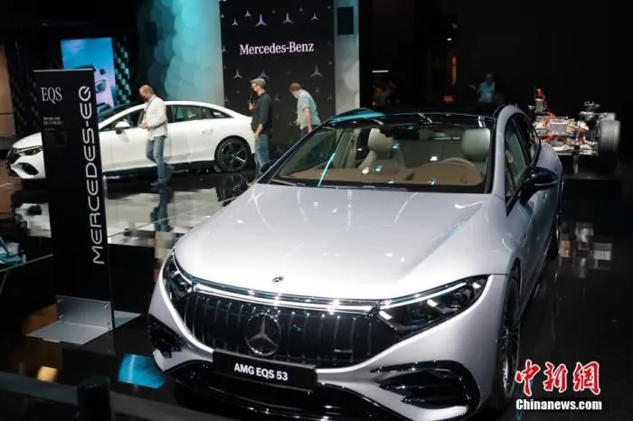 图为梅赛德斯-AMG首款纯电动车型EQS 53 4MATIC 亮相。 中新社记者 彭大伟 摄 图为梅赛德斯-AMG首款纯电动车型EQS 53 4MATIC 亮相。 中新社记者 彭大伟 摄
