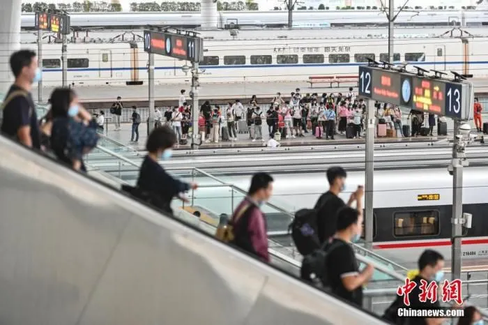 资料图：广州南站。
中新社记者 陈骥旻 摄