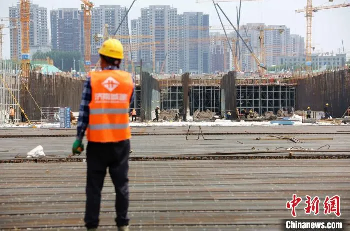 图为位于济南起步区的黄河大道会展中心段建设现场。　沙见龙 摄